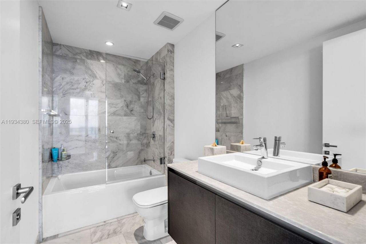 1451 Brickell Ave, Unit 3702, Miami, FL 33131 Photo