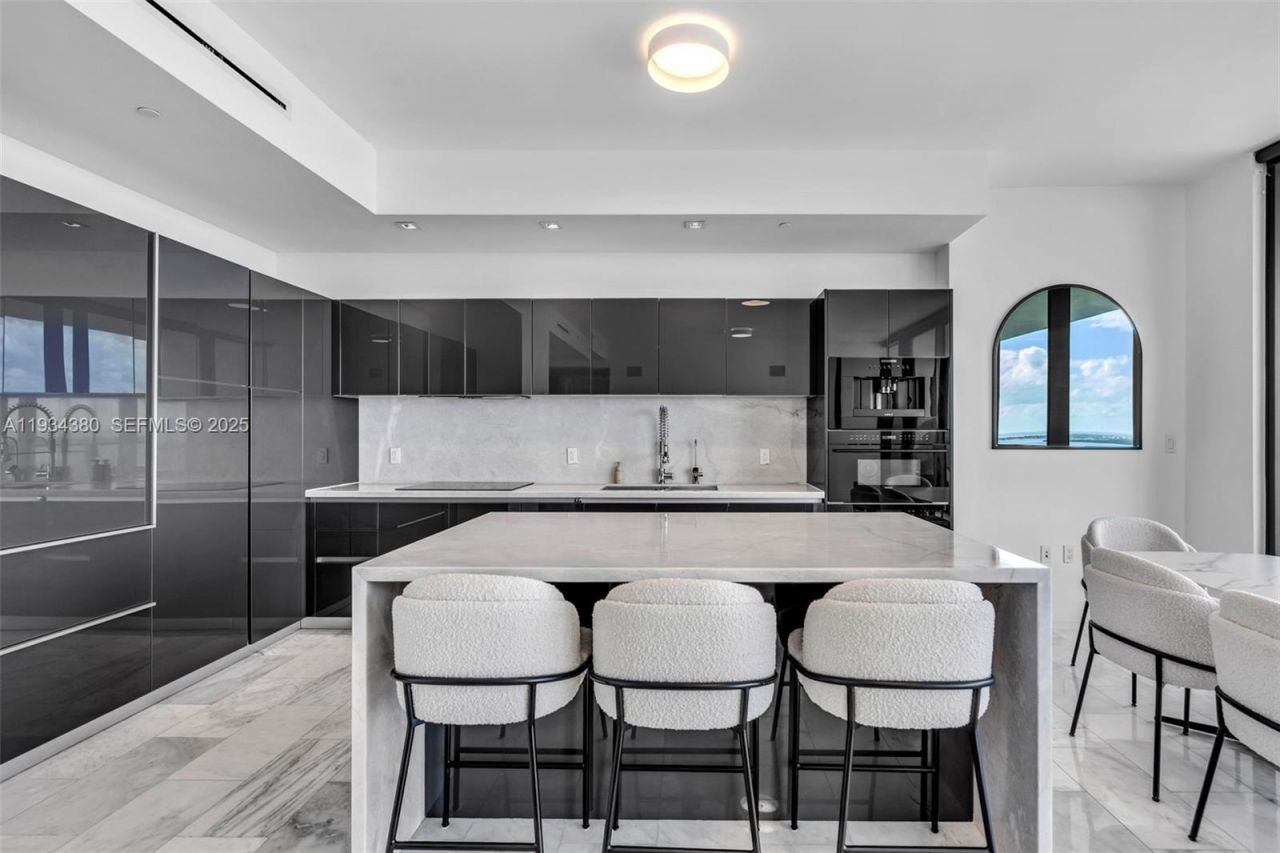 1451 Brickell Ave, Unit 3702, Miami, FL 33131 Photo