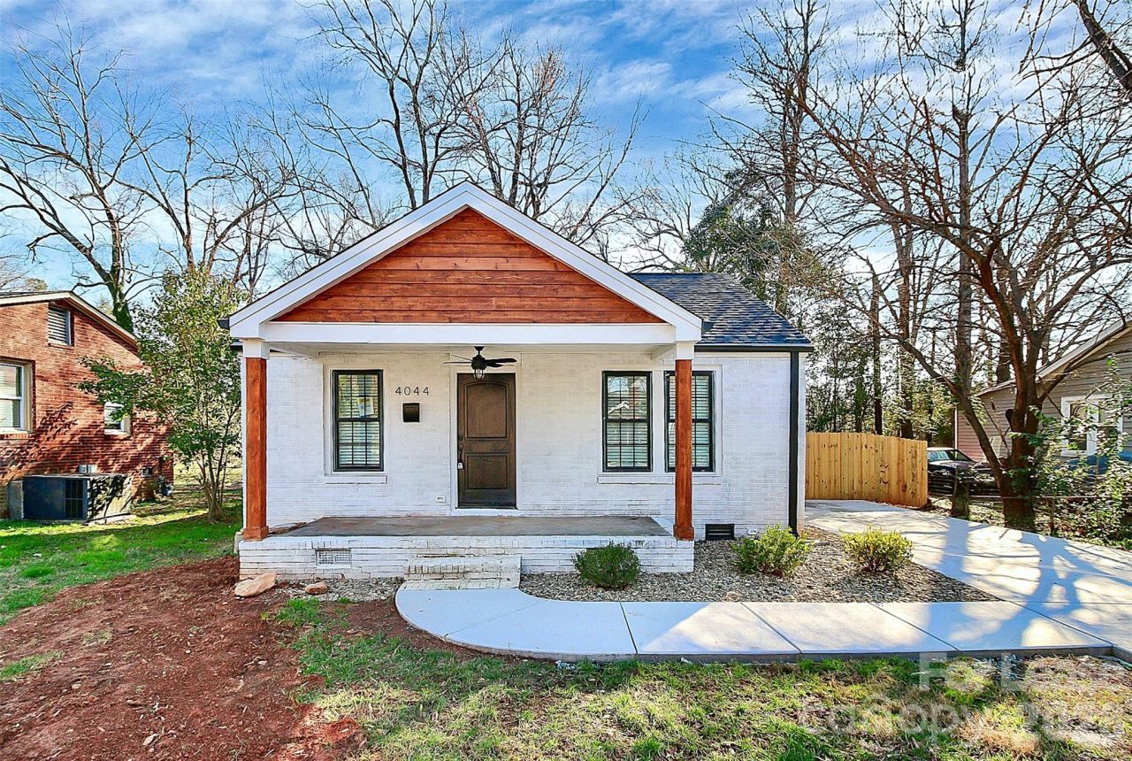 4044 Dinglewood Avenue, Charlotte, NC 28205 Main Photo