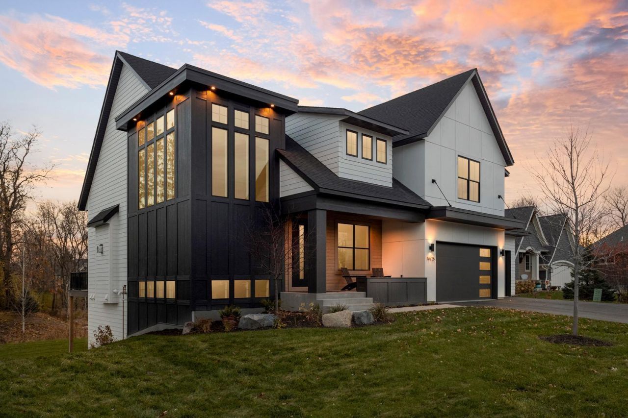 9229 Timberland Trail, Eden Prairie, MN 55347