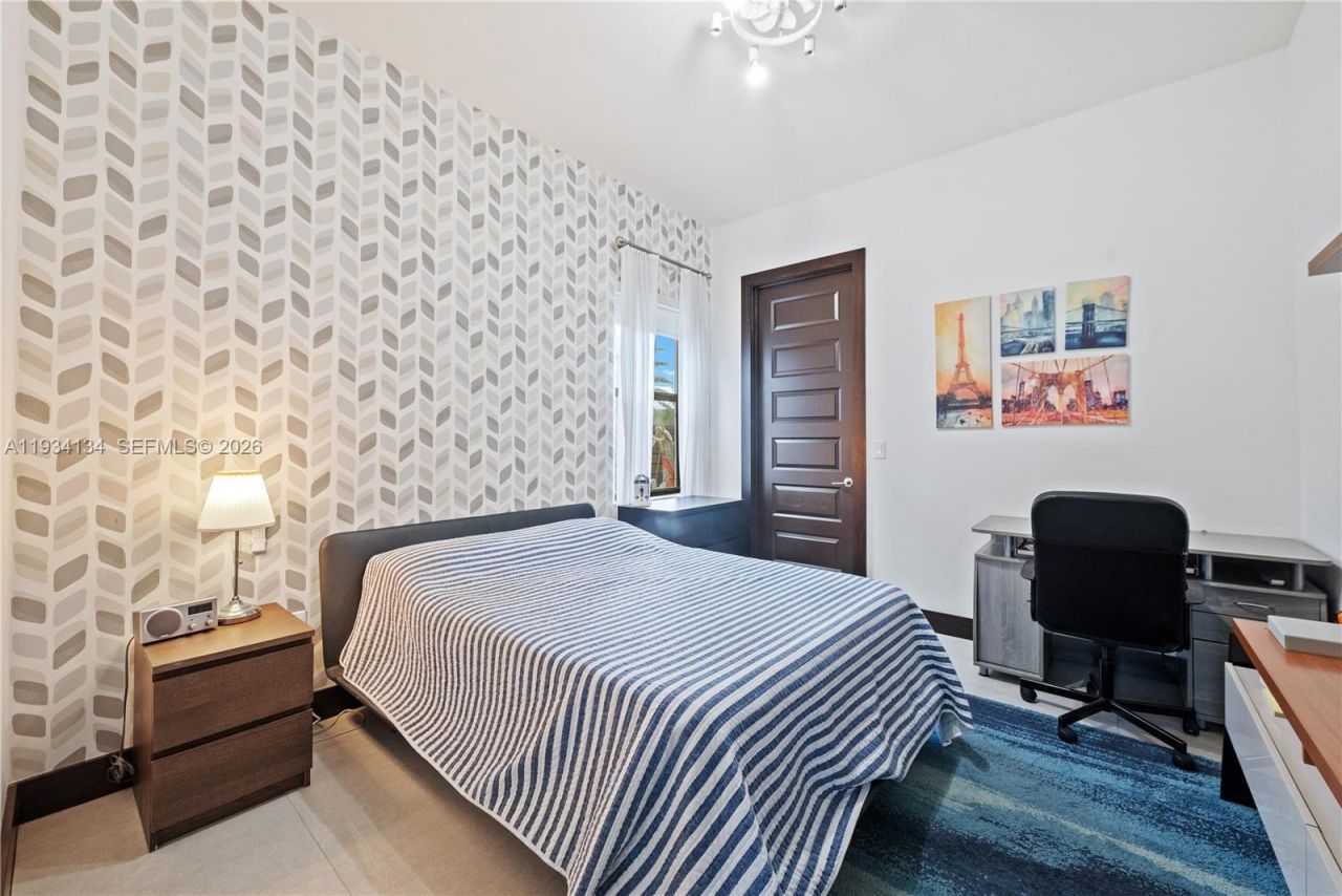 8723 NW 161st Ter, Miami Lakes, FL 33018 Photo