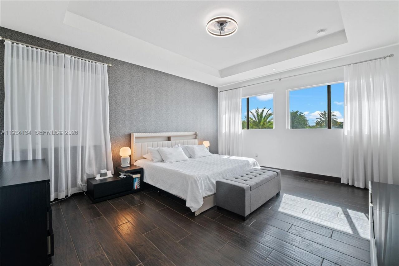 8723 NW 161st Ter, Miami Lakes, FL 33018 Photo