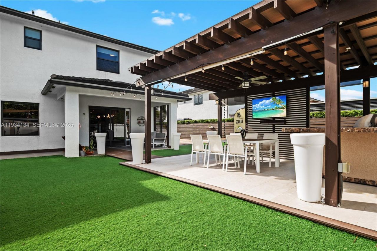 8723 NW 161st Ter, Miami Lakes, FL 33018 Photo