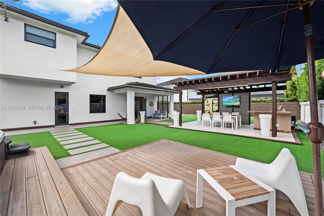 8723 NW 161st Ter, Miami Lakes, FL 33018 Photo