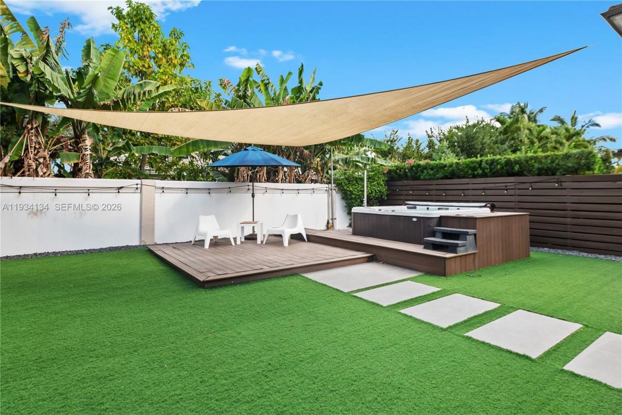 8723 NW 161st Ter, Miami Lakes, FL 33018 Photo