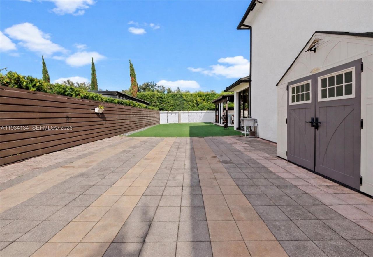 8723 NW 161st Ter, Miami Lakes, FL 33018 Photo