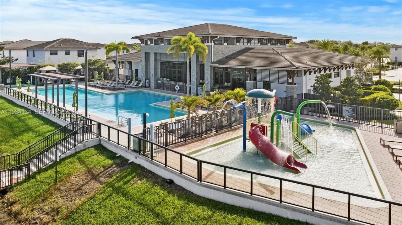 8723 NW 161st Ter, Miami Lakes, FL 33018 Photo