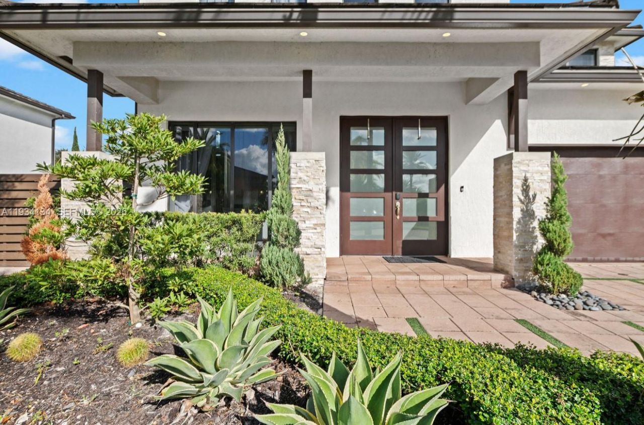 8723 NW 161st Ter, Miami Lakes, FL 33018 Photo