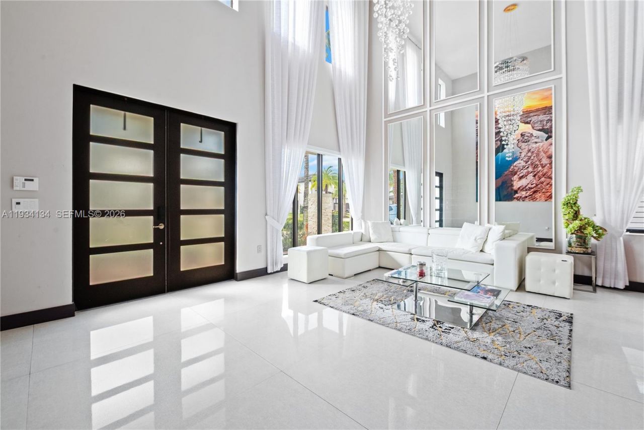 8723 NW 161st Ter, Miami Lakes, FL 33018 Photo