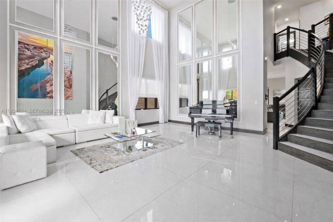 8723 NW 161st Ter, Miami Lakes, FL 33018 Photo