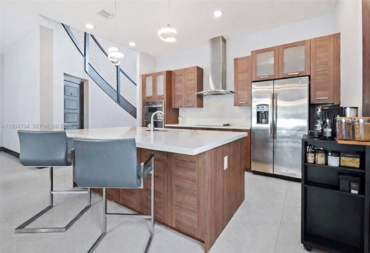 8723 NW 161st Ter, Miami Lakes, FL 33018 Photo