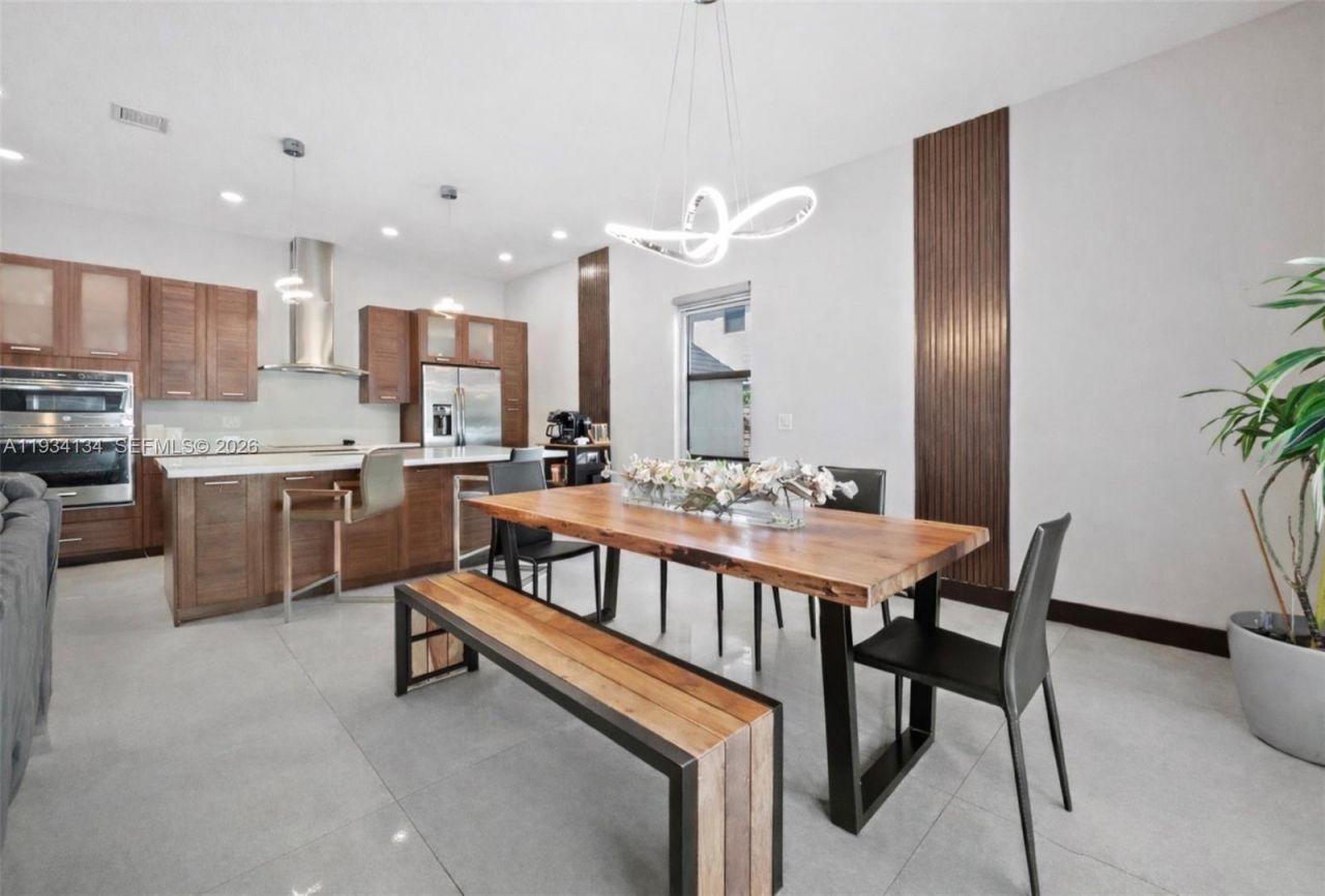 8723 NW 161st Ter, Miami Lakes, FL 33018 Photo