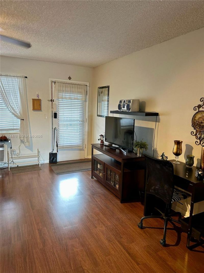 15600 NE 6th Ave , Unit 34A, Miami, FL 33162 Photo