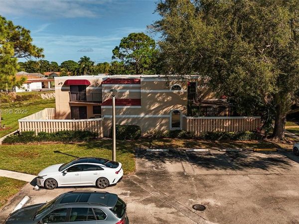 4205 Village Dr , Unit D, Delray Beach, FL 33445