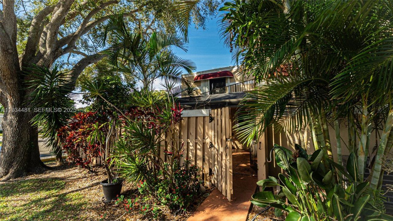 4205 Village Dr , Unit D, Delray Beach, FL 33445 Photo