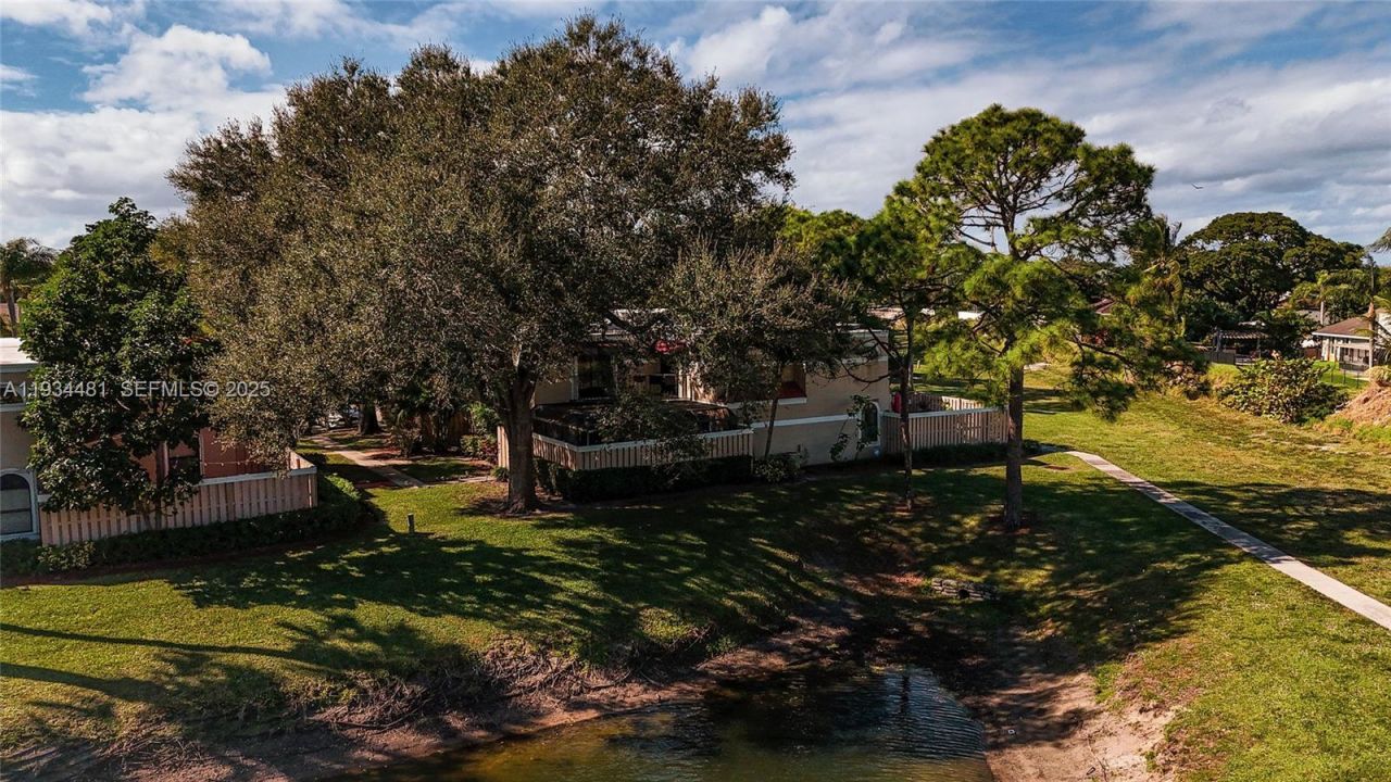 4205 Village Dr , Unit D, Delray Beach, FL 33445 Photo