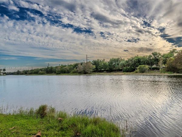 2893 Oakbrook Dr , Weston, FL 33332