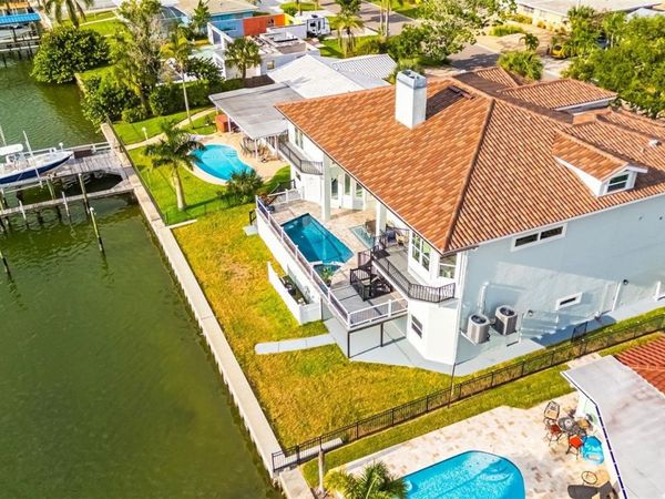 124 LEEWARD ISLAND, CLEARWATER BEACH, FL 33767
