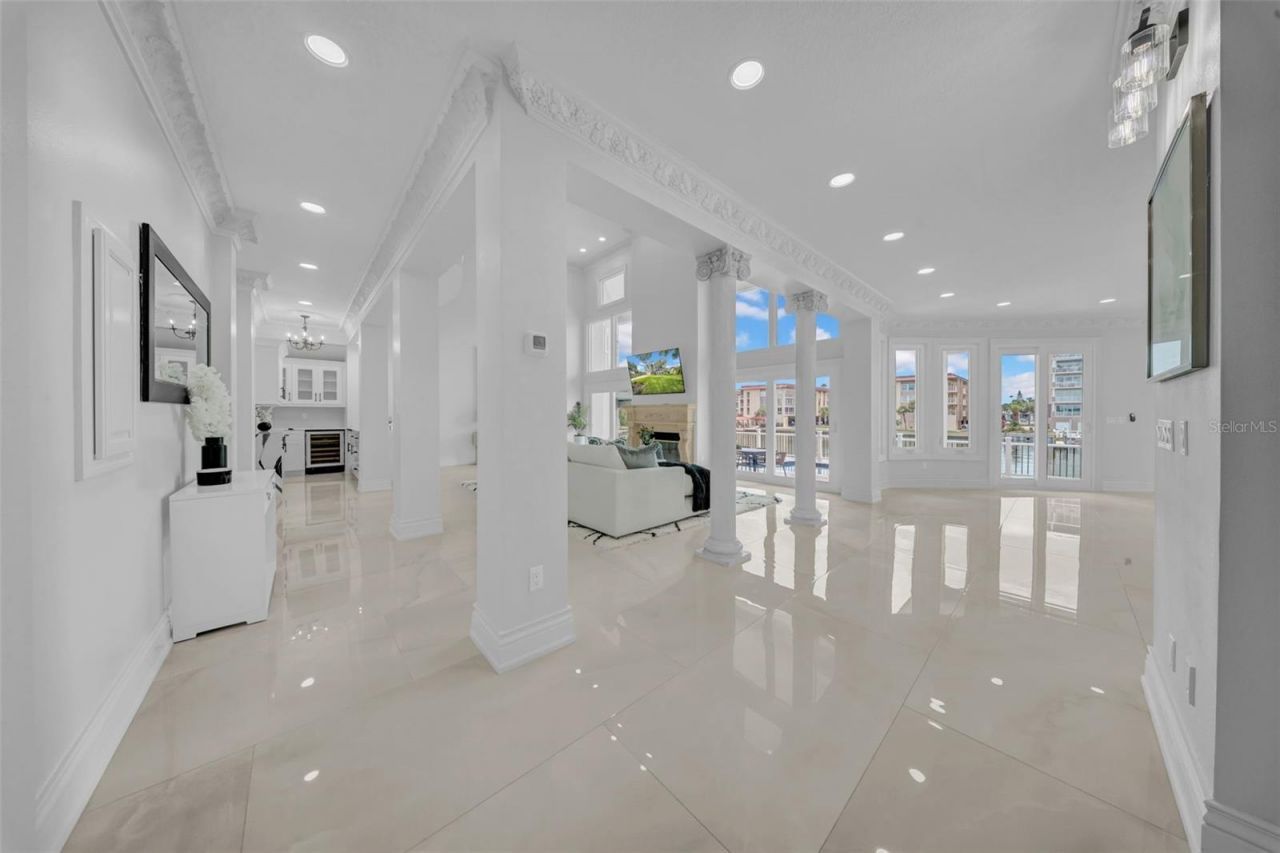 124 Leeward Island, Clearwater Beach, FL 33767 Photo