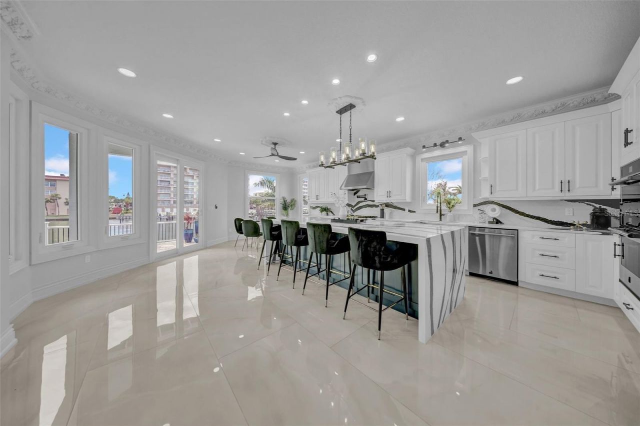 124 Leeward Island, Clearwater Beach, FL 33767 Photo