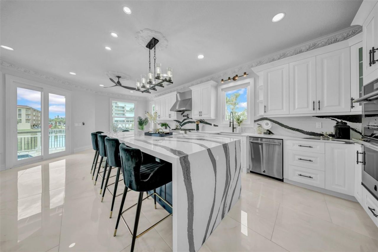 124 Leeward Island, Clearwater Beach, FL 33767 Photo