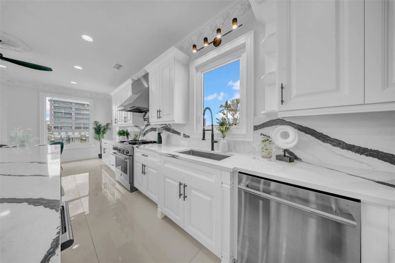 124 Leeward Island, Clearwater Beach, FL 33767 Photo