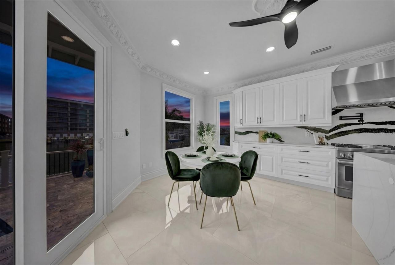 124 Leeward Island, Clearwater Beach, FL 33767 Photo