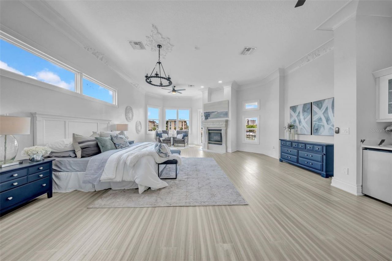 124 Leeward Island, Clearwater Beach, FL 33767 Photo