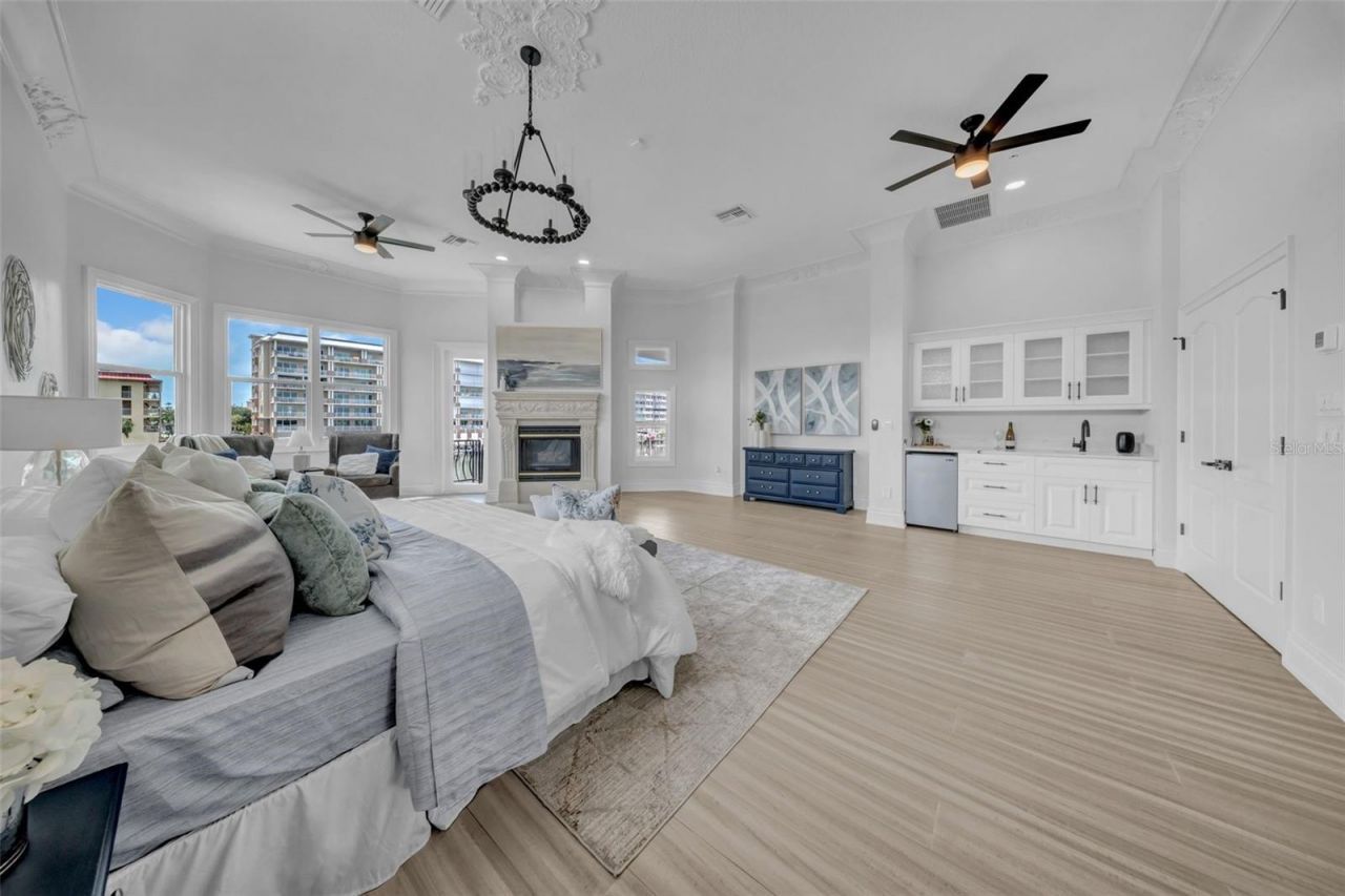 124 Leeward Island, Clearwater Beach, FL 33767 Photo