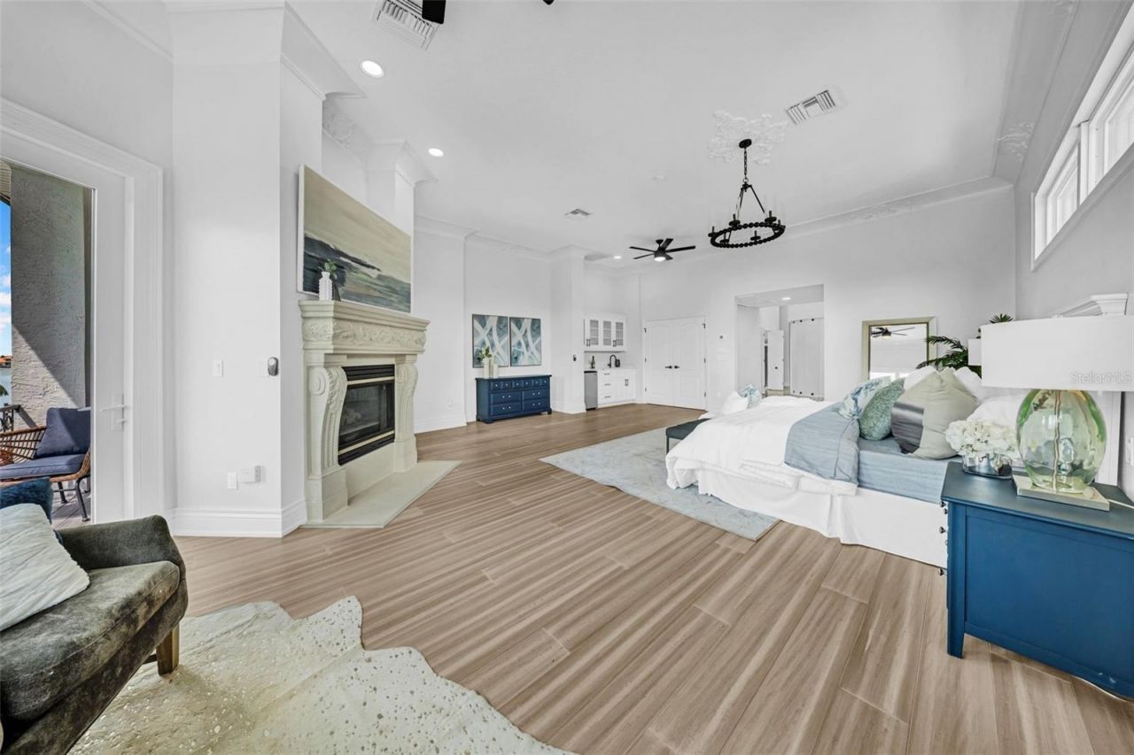 124 Leeward Island, Clearwater Beach, FL 33767 Photo