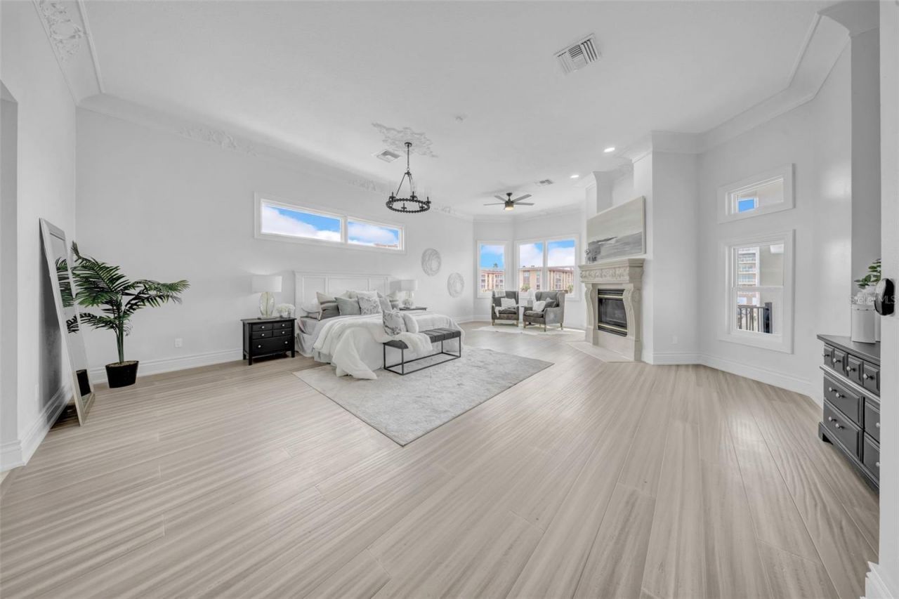 124 Leeward Island, Clearwater Beach, FL 33767 Photo