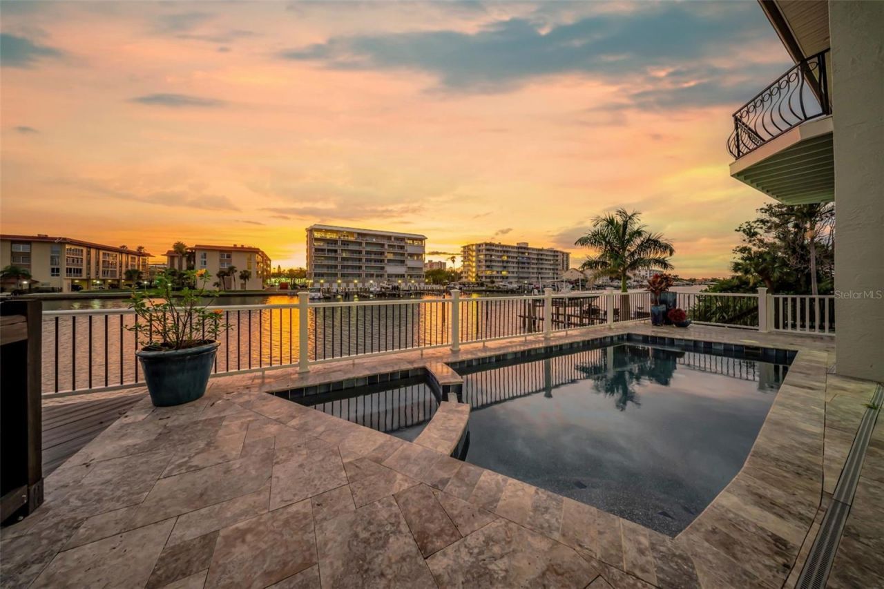 124 Leeward Island, Clearwater Beach, FL 33767 Photo