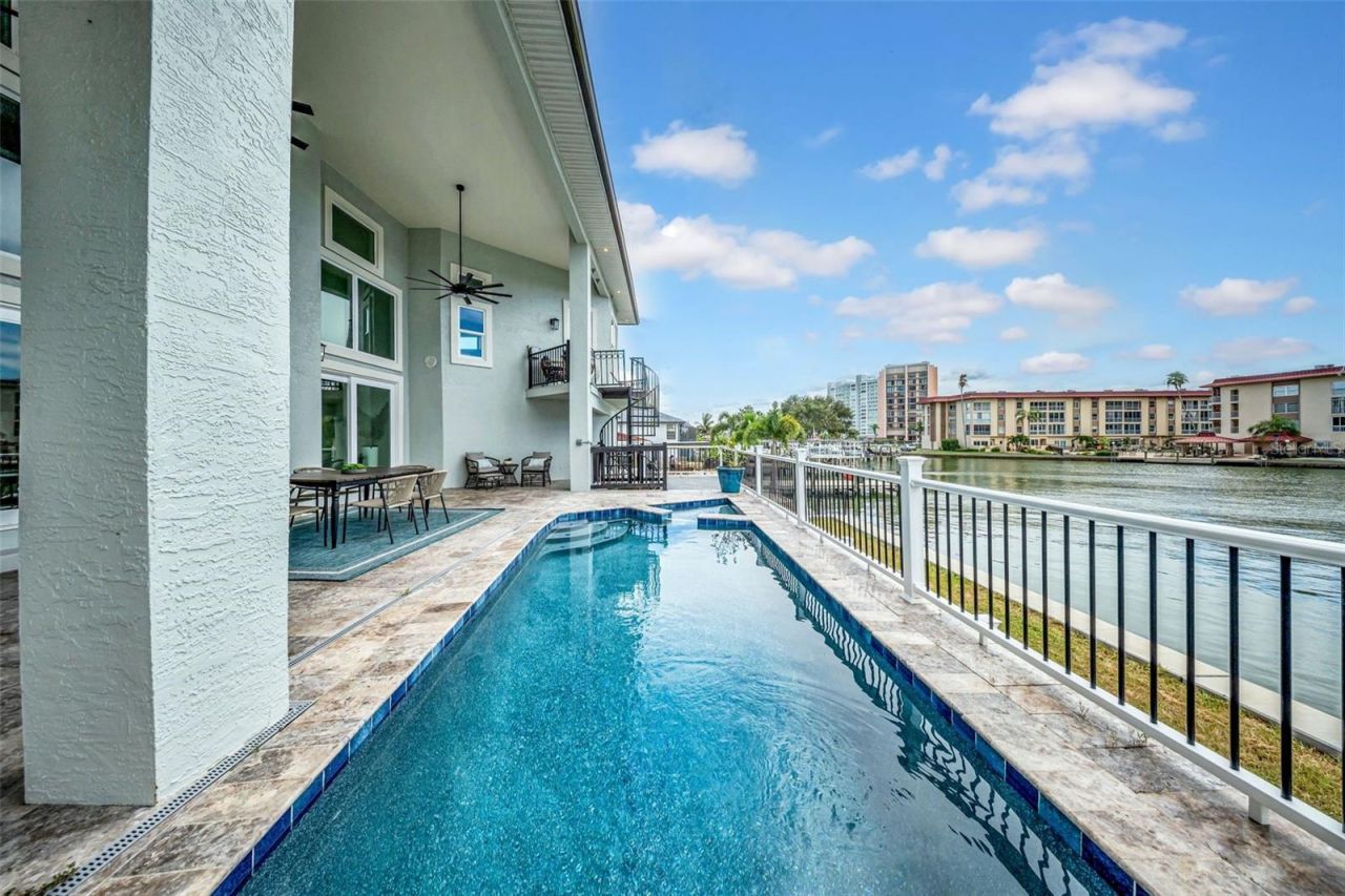 124 Leeward Island, Clearwater Beach, FL 33767 Photo