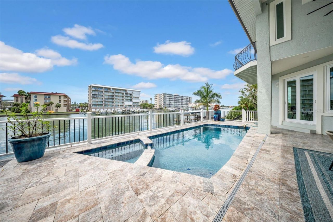 124 Leeward Island, Clearwater Beach, FL 33767 Photo