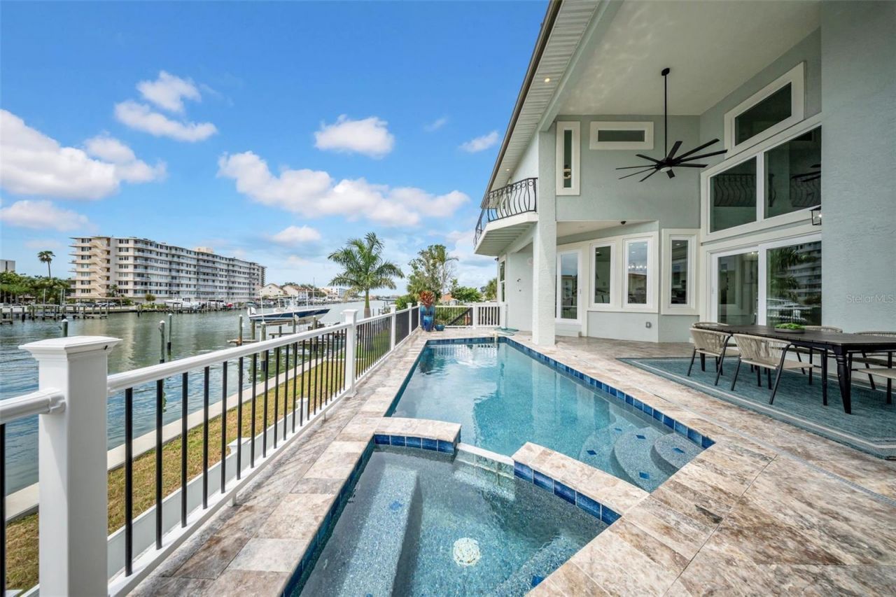 124 Leeward Island, Clearwater Beach, FL 33767 Photo