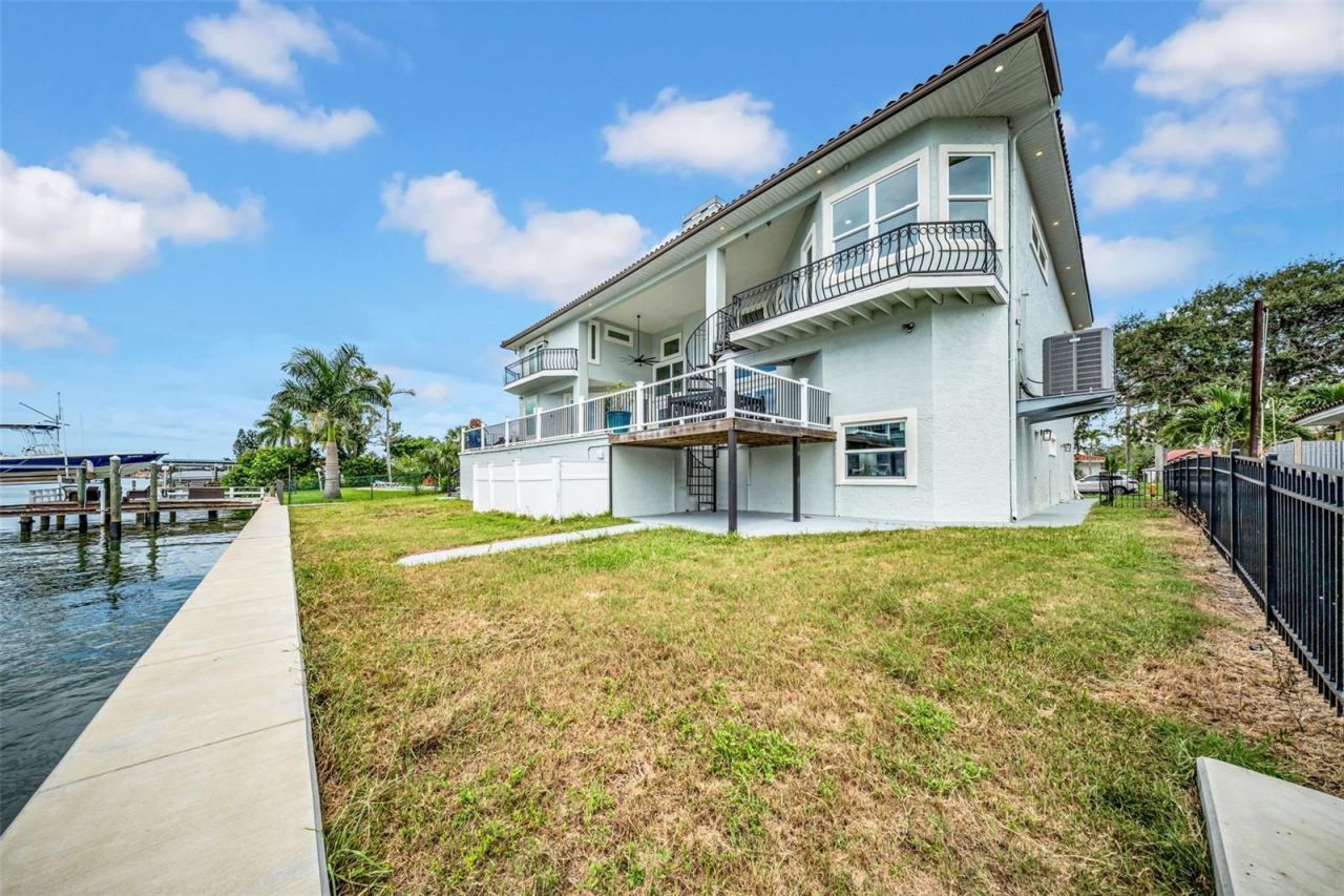 124 Leeward Island, Clearwater Beach, FL 33767 Photo