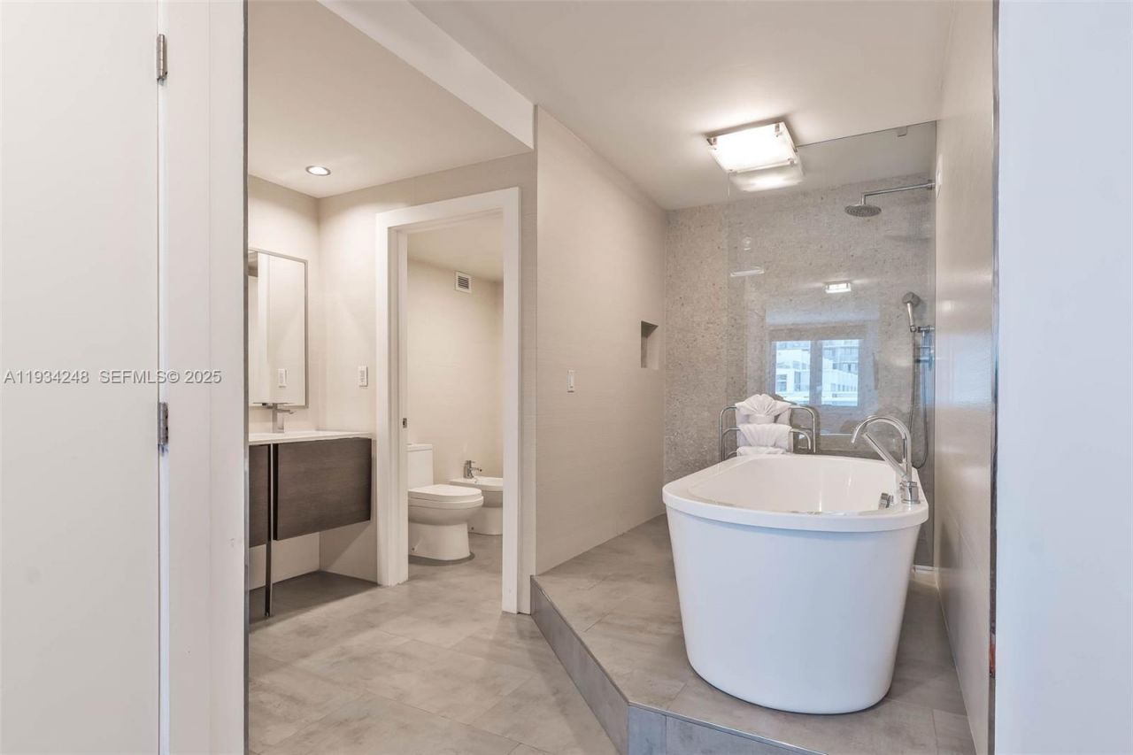 2301 Collins Ave, Unit 507, Miami Beach, FL 33139 Photo
