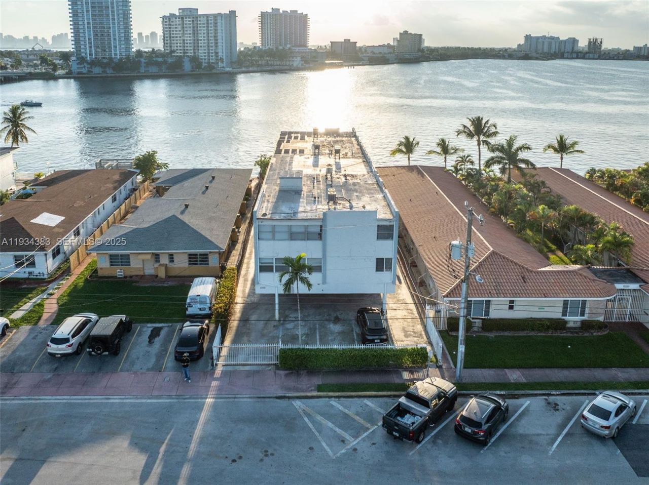 2150 Bay Dr, Miami Beach, FL 33141 Photo