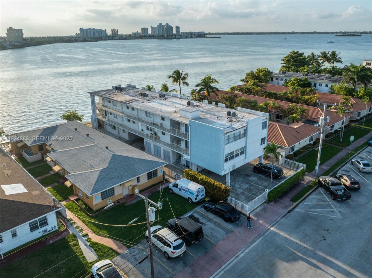 2150 Bay Dr, Miami Beach, FL 33141 Photo