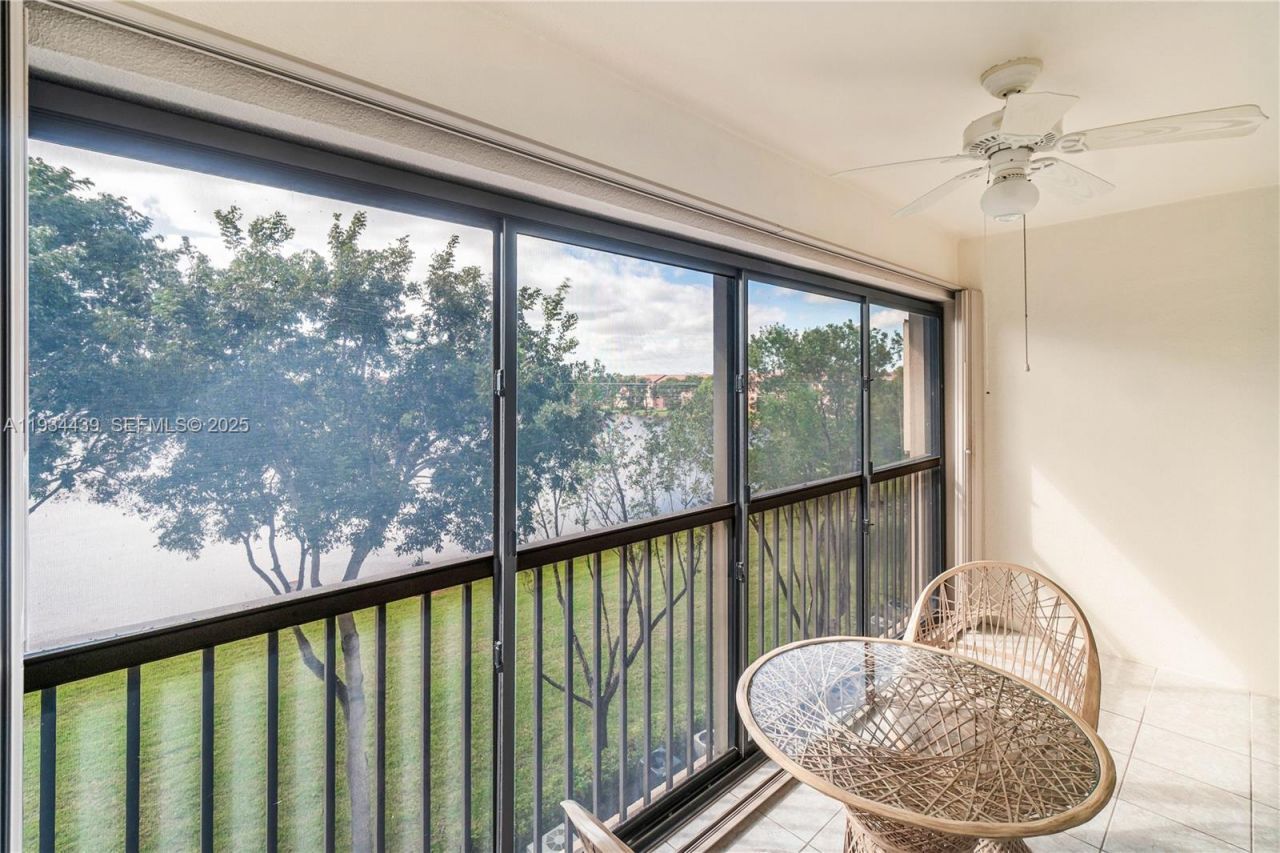 550 SW 138th Ave, Unit 409K, Pembroke Pines, FL 33027 Photo