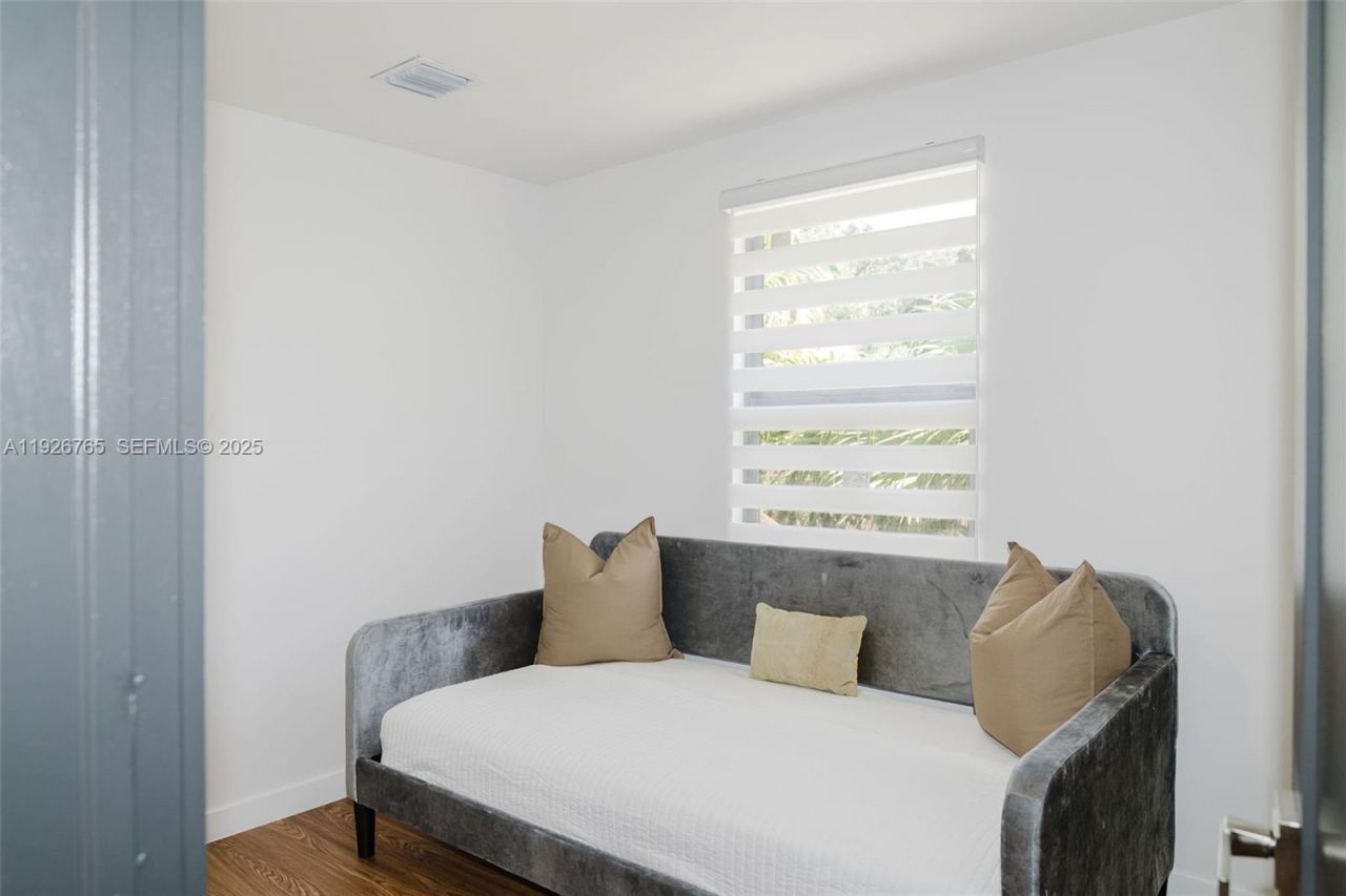 1040 NW 120th St, North Miami, FL 33168 Photo