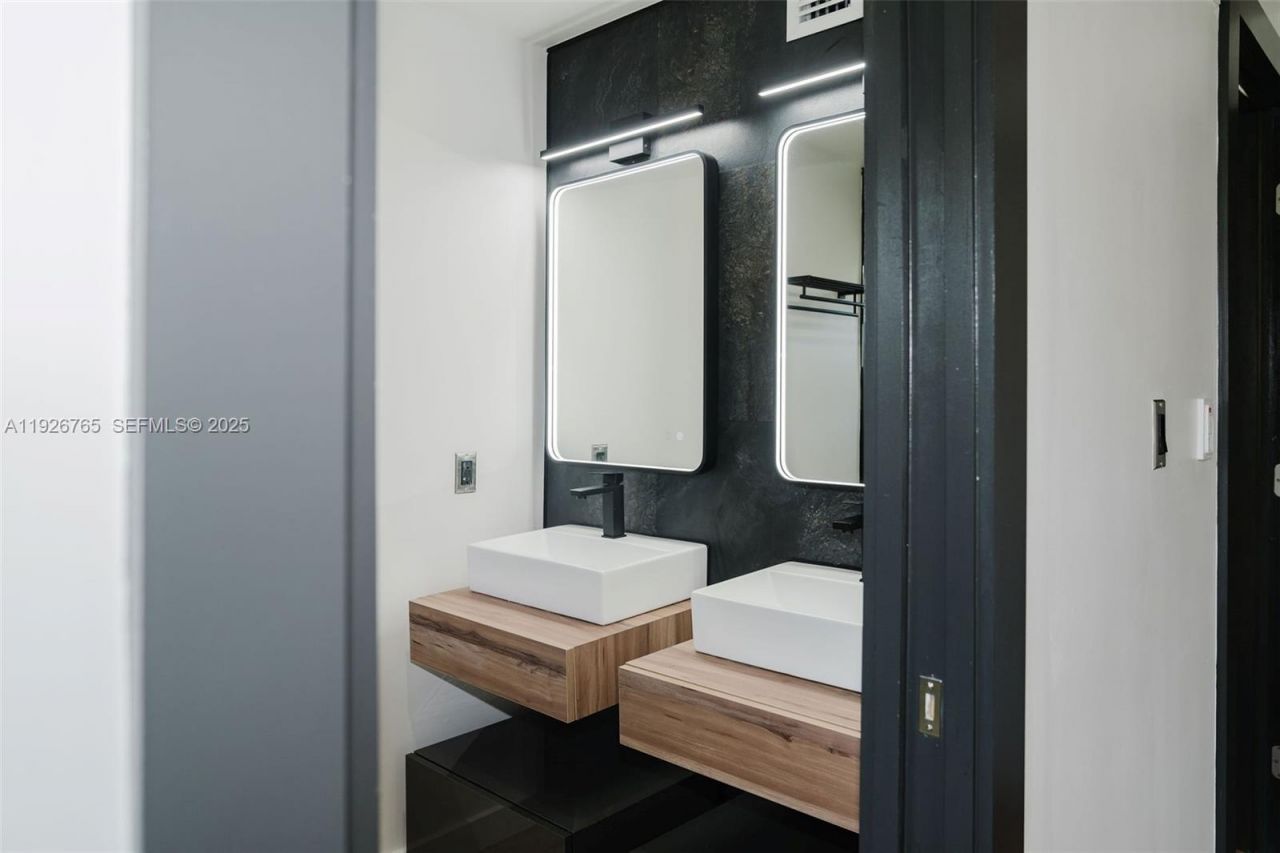 1040 NW 120th St, North Miami, FL 33168 Photo