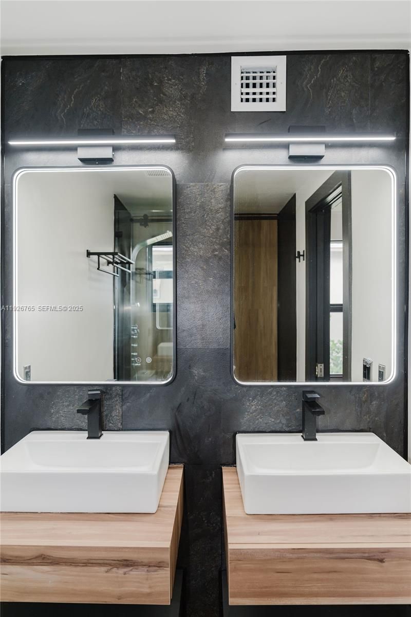 1040 NW 120th St, North Miami, FL 33168 Photo