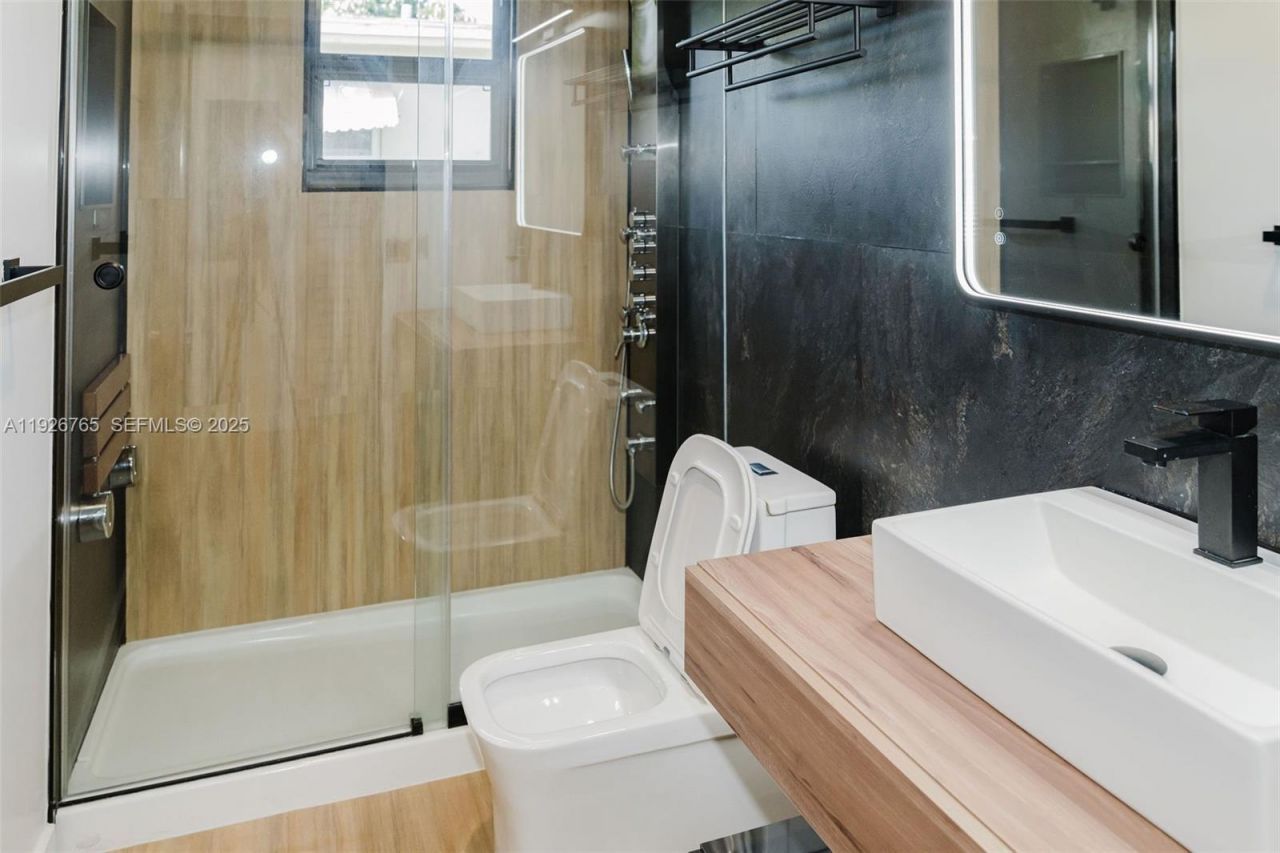 1040 NW 120th St, North Miami, FL 33168 Photo