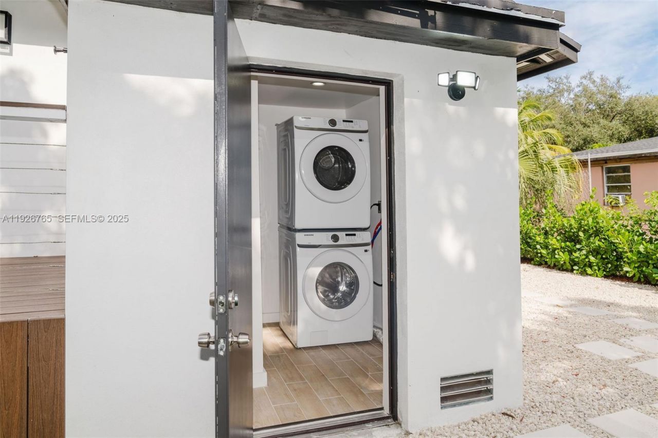 1040 NW 120th St, North Miami, FL 33168 Photo