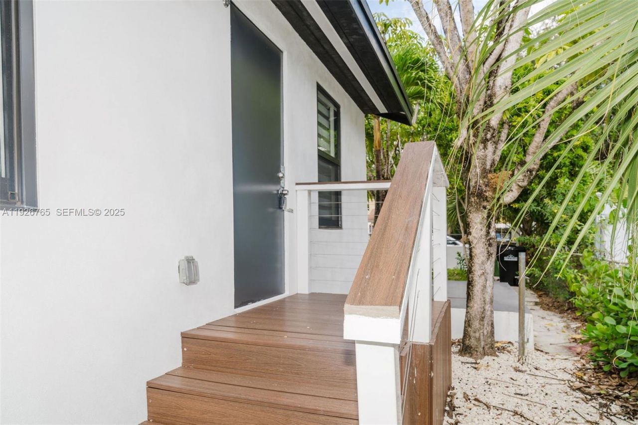 1040 NW 120th St, North Miami, FL 33168 Photo