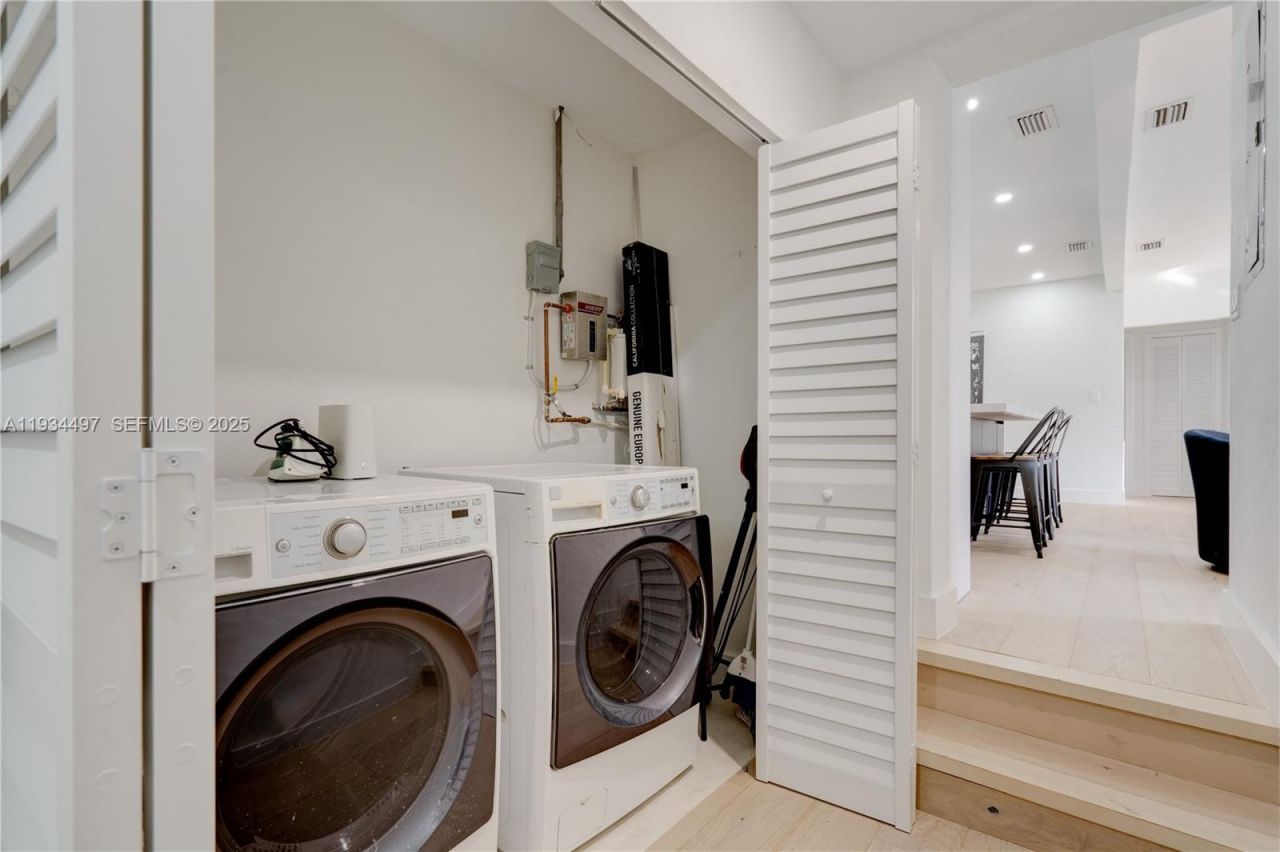 347 NE 110th St , Miami, FL 33161 Photo