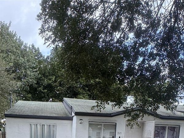 1121 NW 56th St, Miami, FL 33127