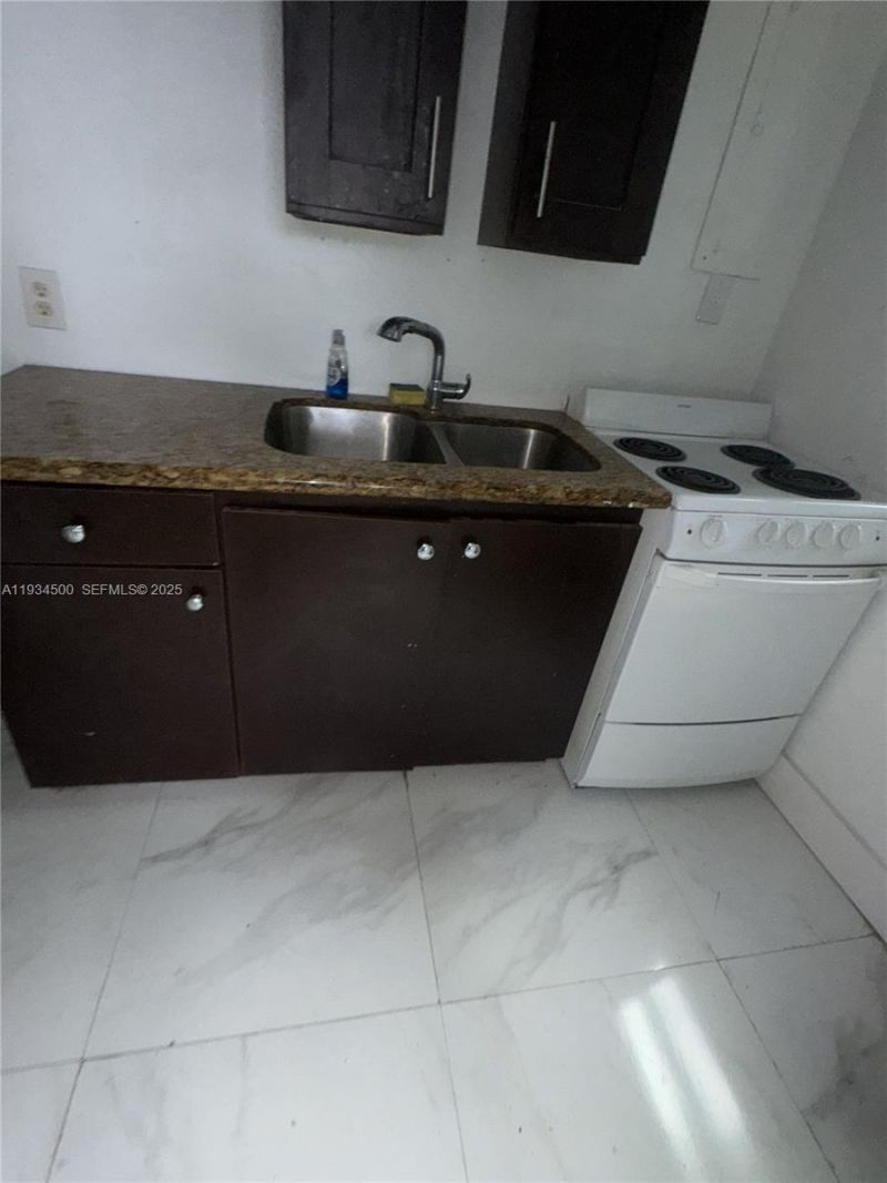 1121 NW 56th St, Miami, FL 33127 Photo