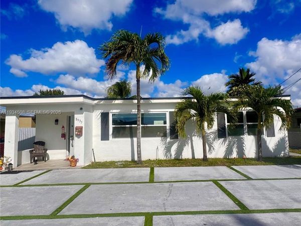 8935 SW 38th St, Miami, FL 33165